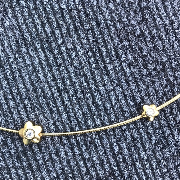 ☀️ Structured Gold Flower Necklace - Picture 3 of 3